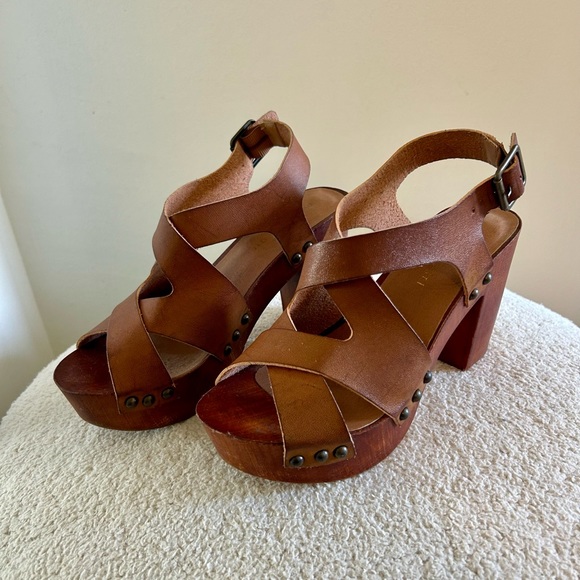 Madden Girl Brown Leather and Wooden Heels in Women’s Size 6. - Picture 2 of 5
